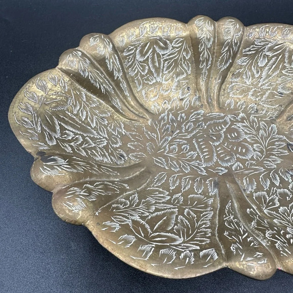 Vintage Etched Brass Footed Dish Bowl Trinket Catchall Decor - Picture 3 of 9